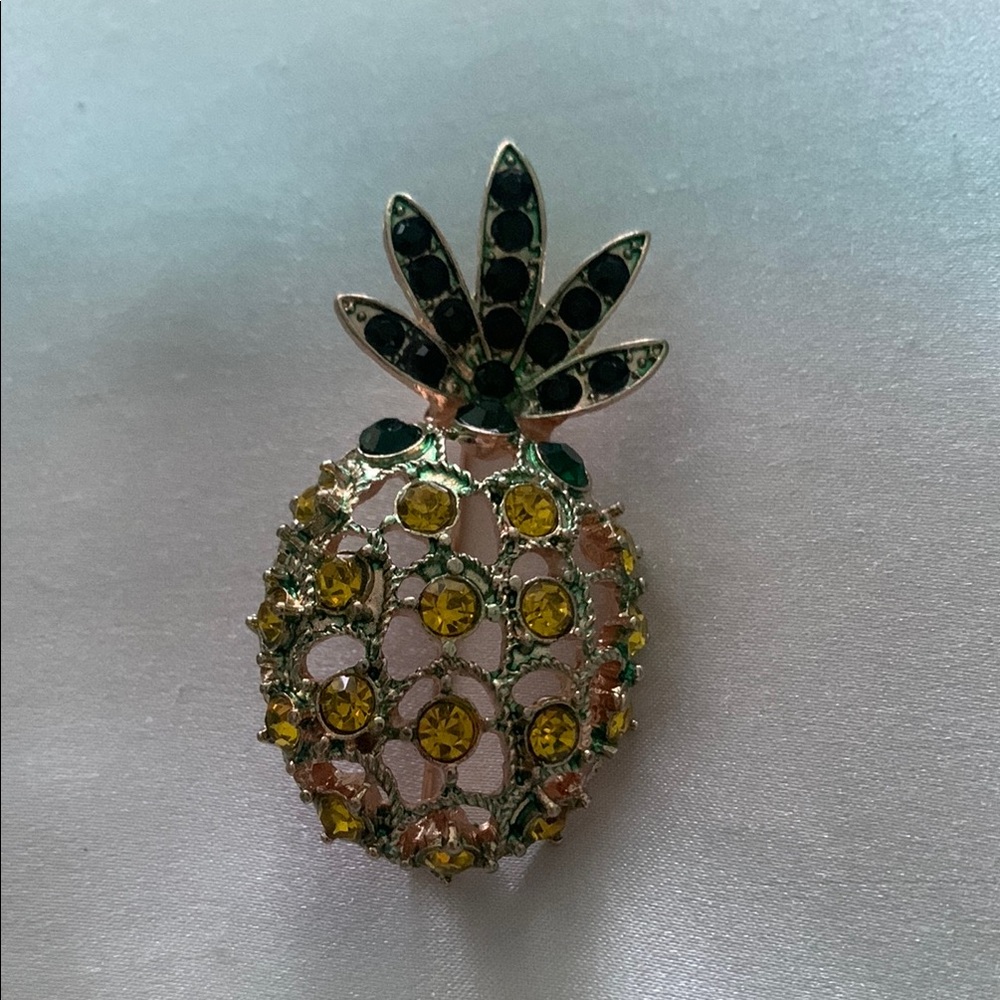 Elegant Crystal Pineapple Brooch